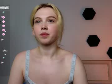 girl small_blondee image #4475126
