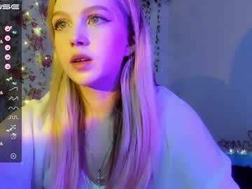 girl small_blondee image #3927499