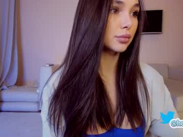 girl hollyextra image #3346332