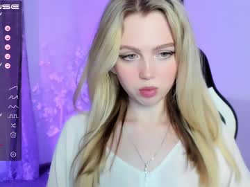 girl small_blondee image #3920687