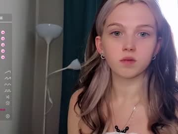 girl small_blondee image #5478737