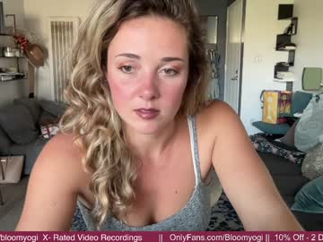 girl bloomyogi image #5173384