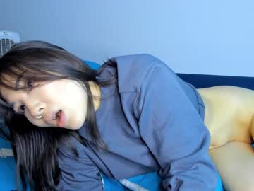 girl lean_lie image #3811243