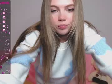 girl small_blondee image #2995732