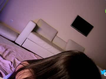 girl hollyextra image #6756982