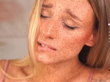girl artease image #5751150