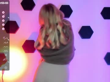 girl small_blondee image #3950307