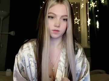 girl small_blondee image #5668865