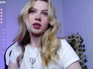 girl small_blondee image #3833602