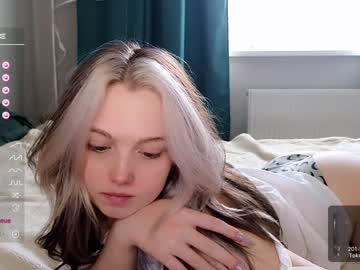 girl small_blondee image #5478577