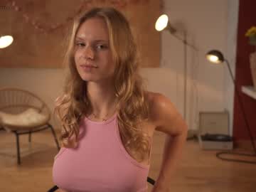 girl chillwithkira image #2702050