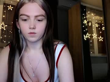 girl small_blondee image #5984725