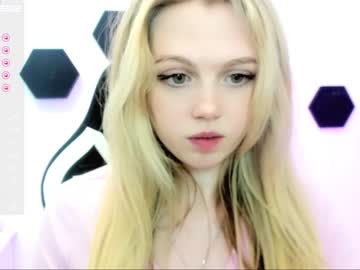 girl small_blondee image #3972343