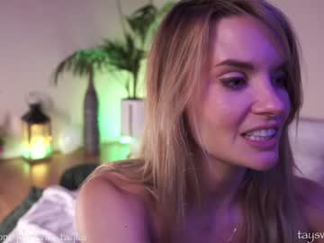 girl phoenix_taylor image #3944001