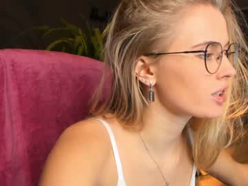 girl linellali image #2850609