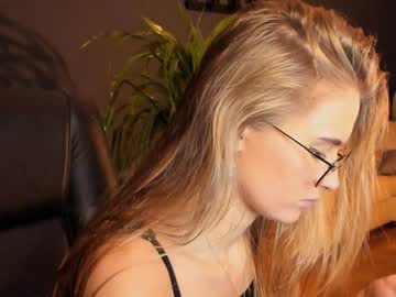 girl linellali image #2930924