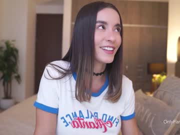 girl emyii image #4119500