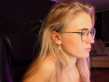 girl linellali image #2930421