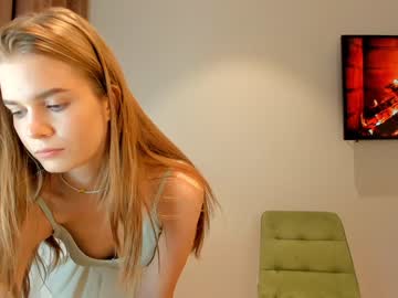 girl carolynsveronica image #4997038