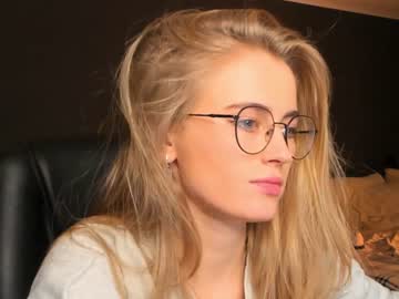 girl linellali image #2785711
