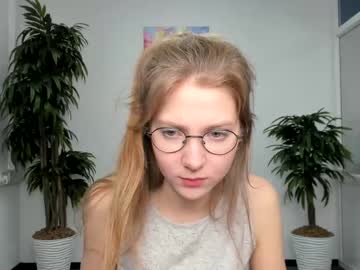 girl avis_ryan image #1045681