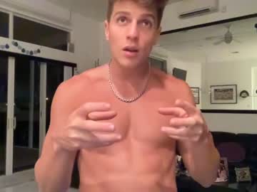 man aestheticking13 image #1525398