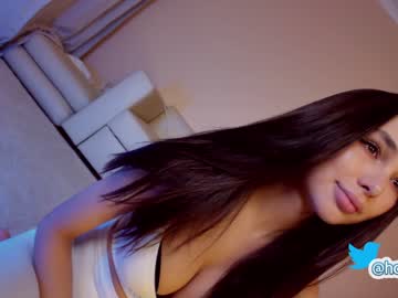 girl hollyextra image #3269428