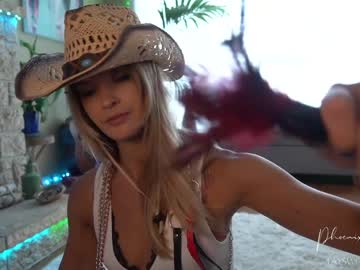 girl phoenix_taylor image #1992414