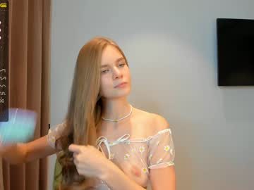 girl carolynsveronica image #5019110