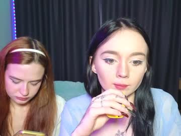 girls_with_paws
