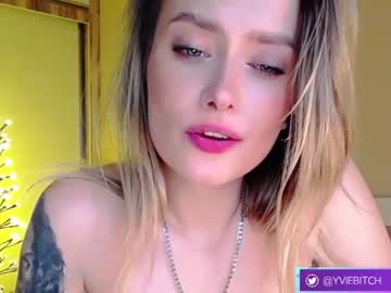 girl _yvie_ image #3288634